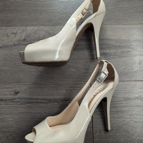 Guess nude peep toe pumps - Picture 3 of 4